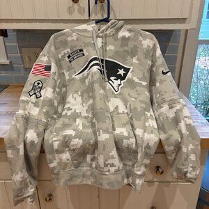 Men's New England Patriots Nike Arctic Camo 2024 Salute to Service Club Fleece